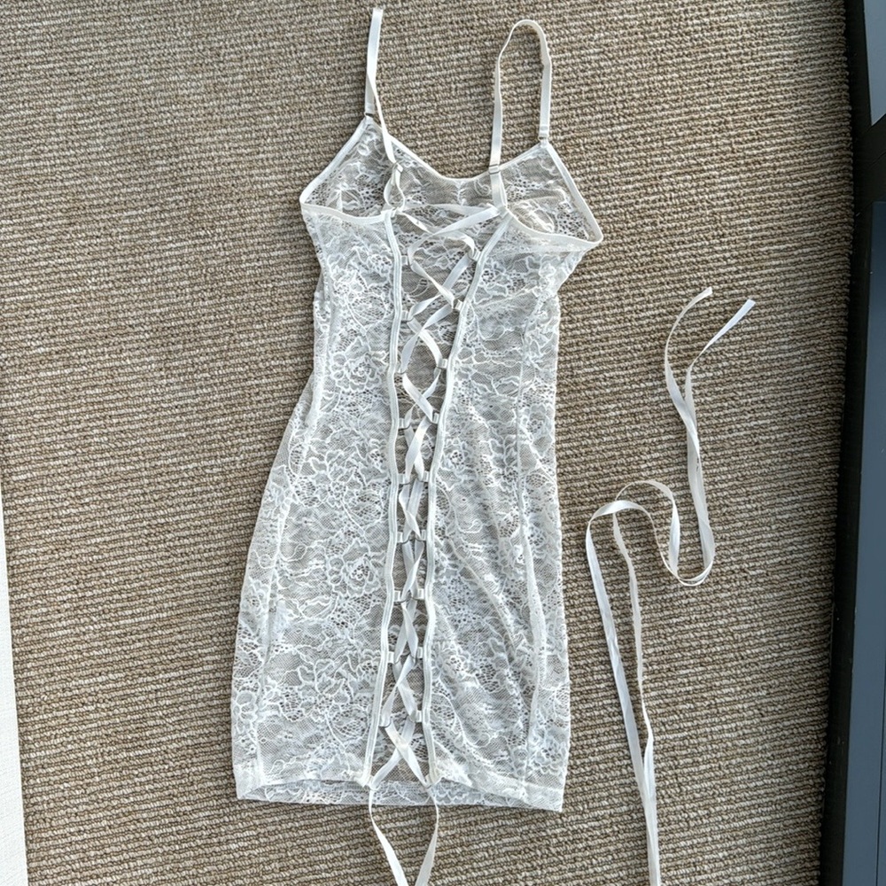 Lace mini dress - Picture 4 of 4